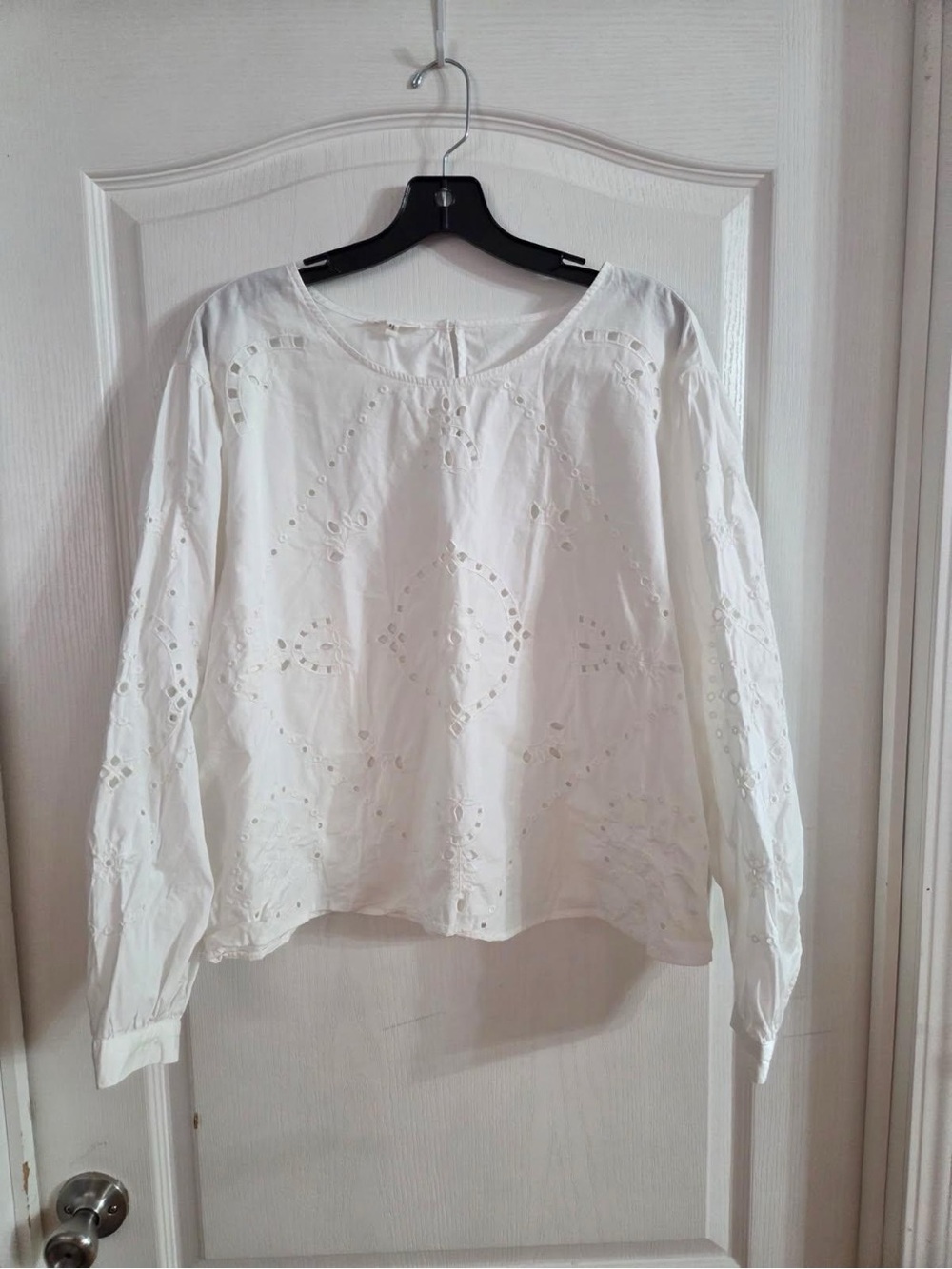 Maurices Women’s White Eyelet Boho Top Sz XL. JY-63